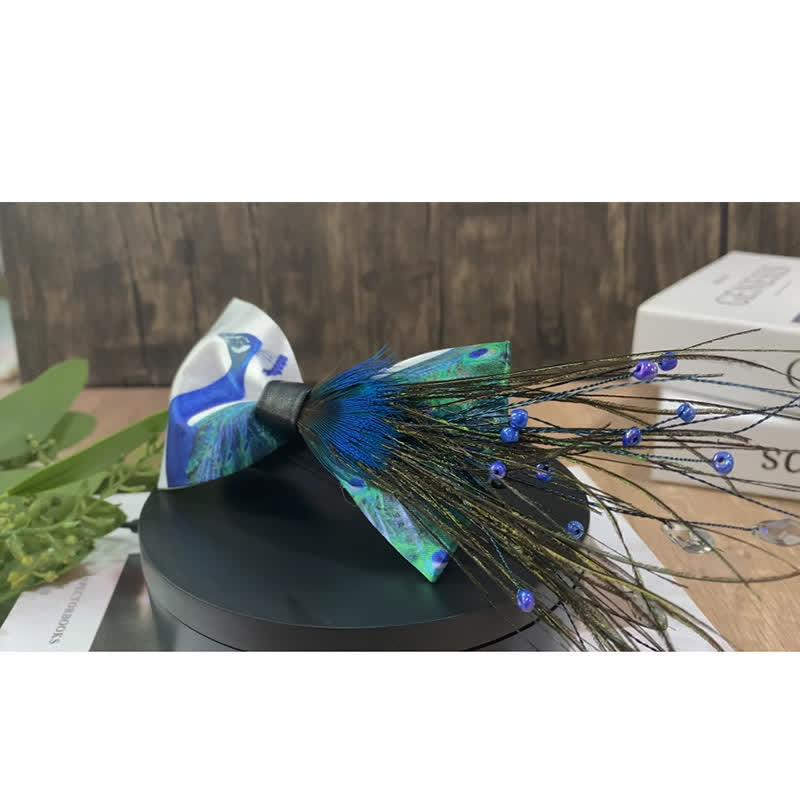 Papillon con piume di perline a coda di pavone blu